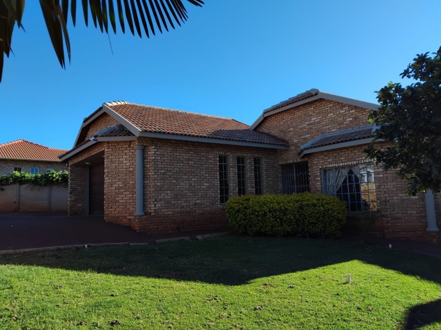 4 Bedroom Property for Sale in Safari Gardens North West